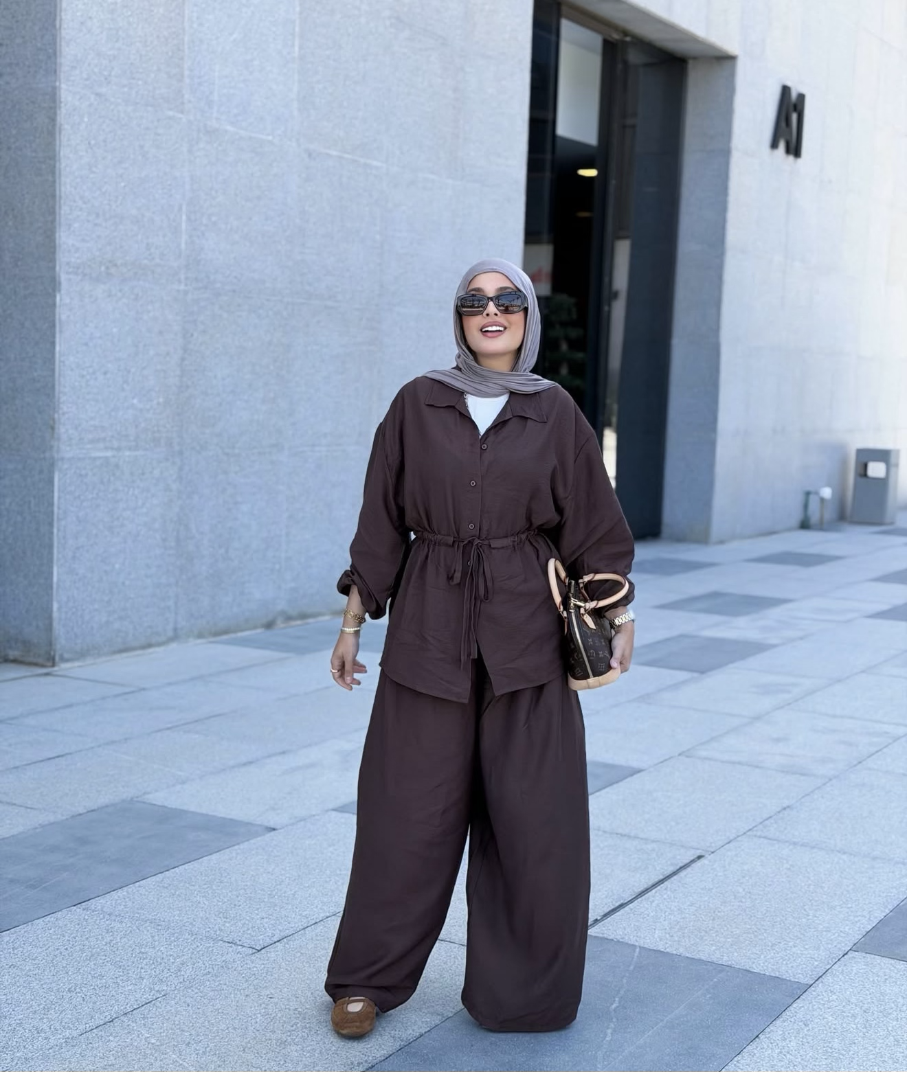 Classic linen Wide-Leg Suit - الصورة 4